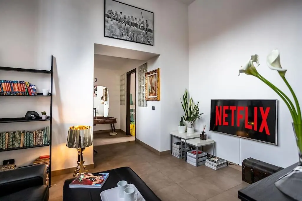 Life Is Beautiful Design Loft Navigli Romolo, Netflix, Wifi, Ac And Street Parking Apartment Milan