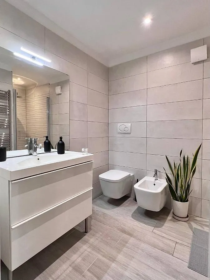 Life Is Beautiful Design Loft Navigli Romolo, Netflix, Wifi, Ac And Street Parking Apartment Milan